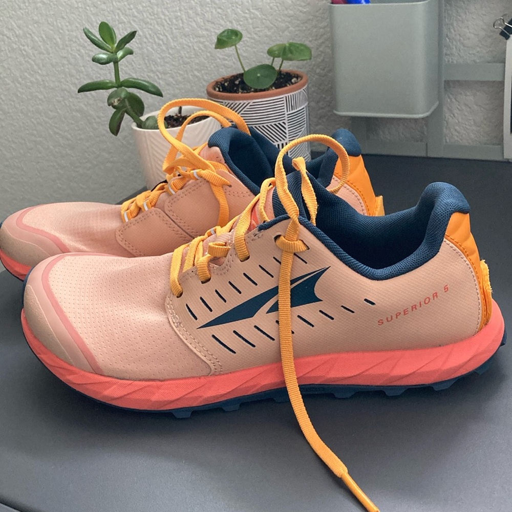 Altra Women’s Superior 5 Trail Shoes - Size 9, Dusty Pink - *Like New*